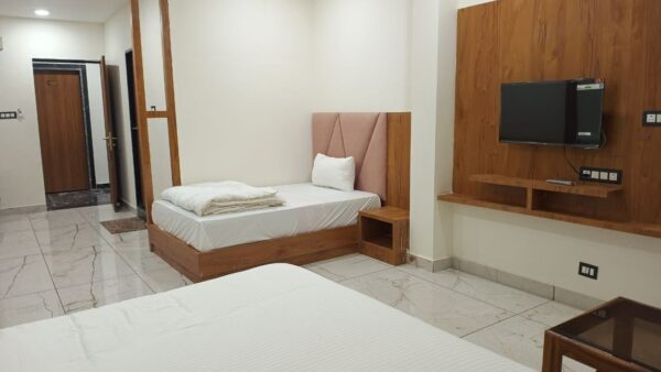 Family Room - Image 3